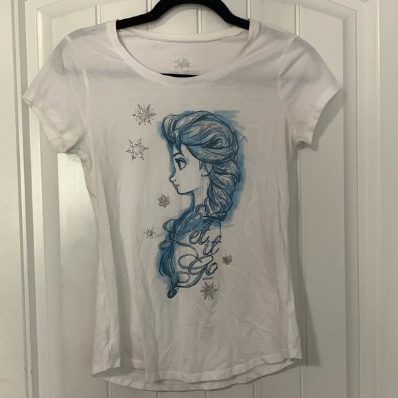 Justice Elsa Tee - Picture 1 of 2